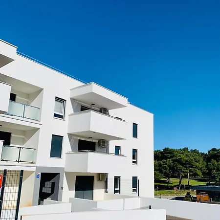 Apartment Alexandra Premantura Exterior photo